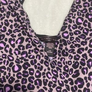 VS Thong Bodysuit Large Pink/purple animal print
